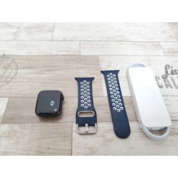 Apple Watch Series 5 GPSモデル 40mm MWV82J