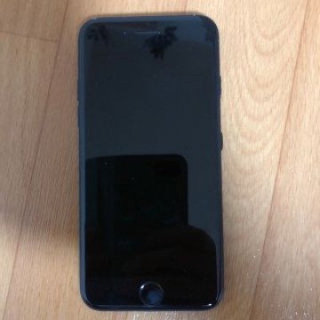 iPhone7 32GB ブラック　カバー付き　A1779