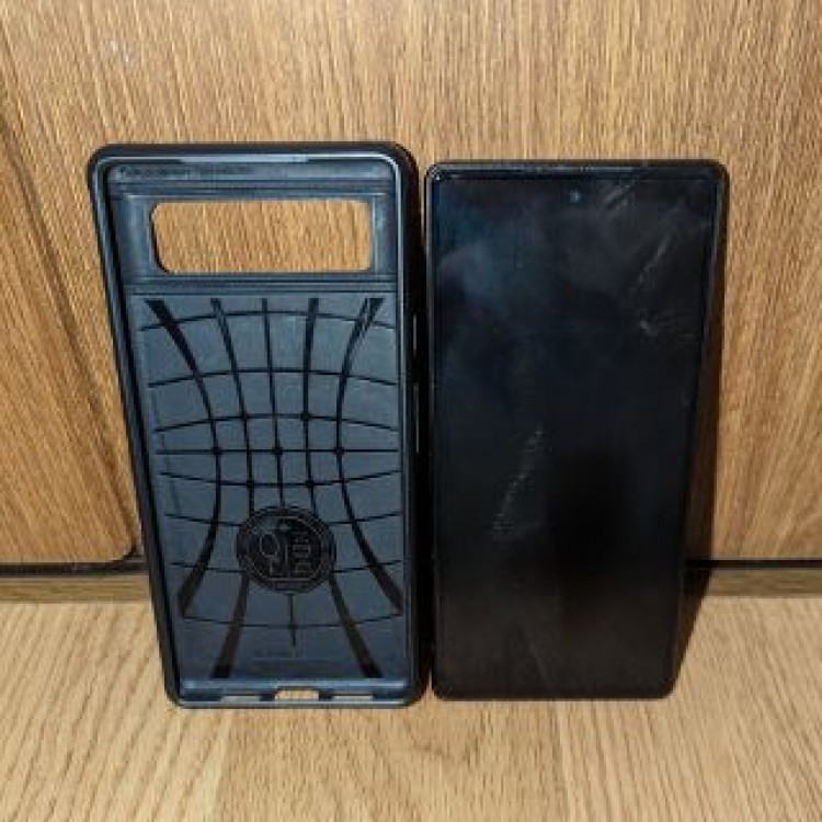 Google Pixel6 本体とSpigenケース
