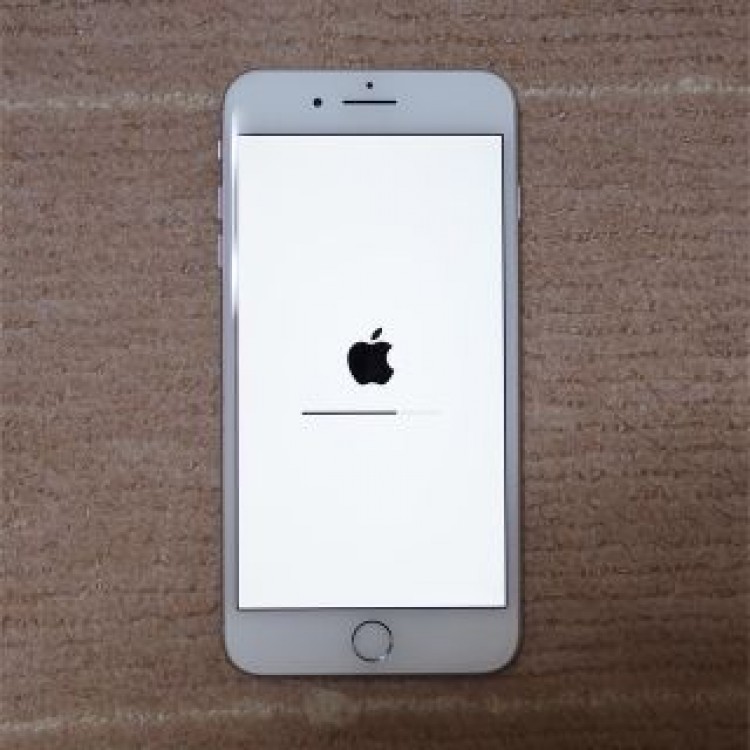 訳あり/ iPhone 7  plus 32GB SIMフリー　ホワイト