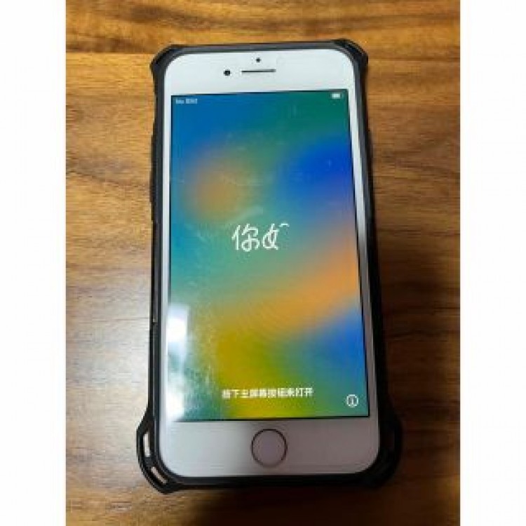iPhone8  64GB 本体のみ（ケース付）