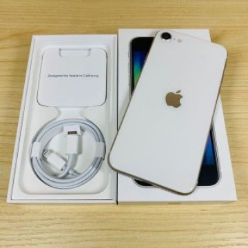 新品同様 ﾊﾞｯﾃﾘｰ100% iPhonSE 第3世代 64GB P94