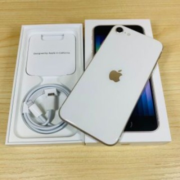 新品同様 ﾊﾞｯﾃﾘｰ100% iPhonSE 第3世代 64GB P128