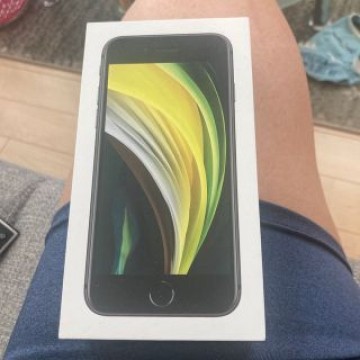 iPhone SE 2 64gb red