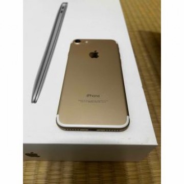 iPhone7 ゴールド　32GB SIM解除