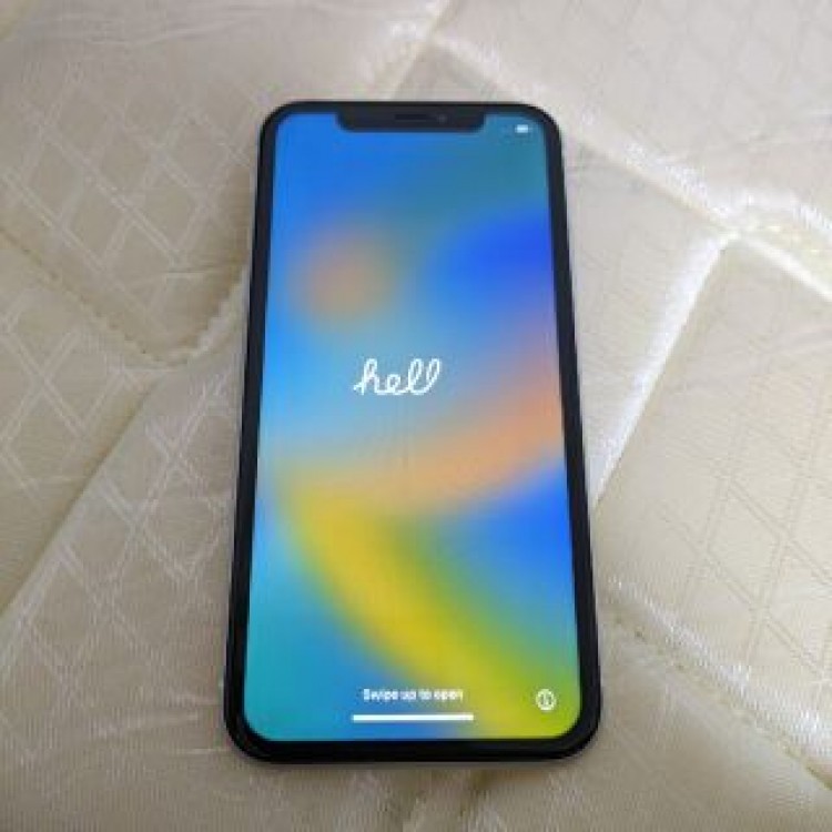 iPhone XR 64GB ホワイト 美品 ※訳アリ SIMフリー 本体のみ