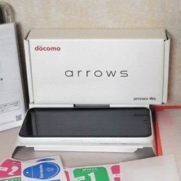FUJITSU arrows We F-51B ホワイト