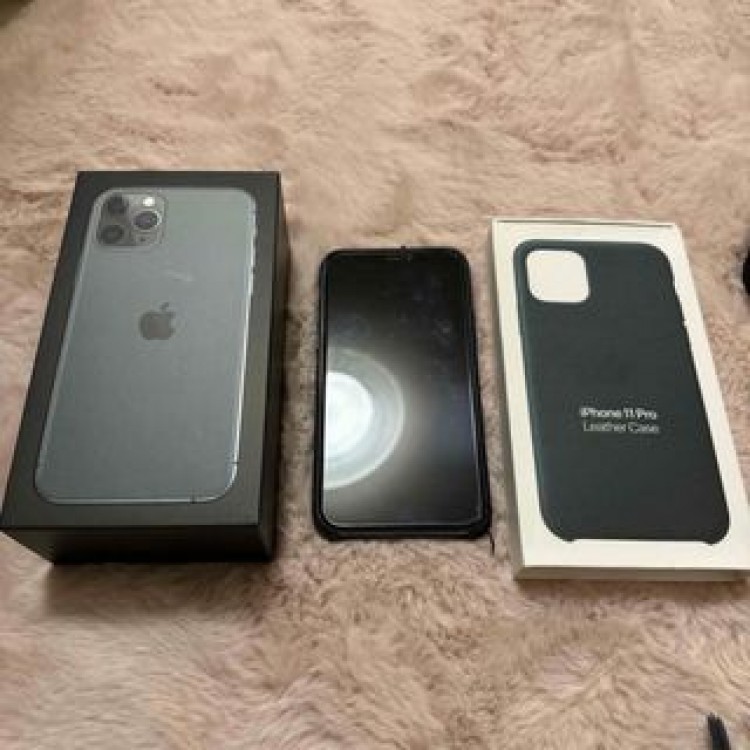 純正レザーケース iPhone11 Pro 512GB ミッドナイトグリーン