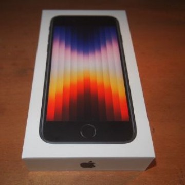 未使用 au iPhone se3 128GB Midnight,黒 SIM解