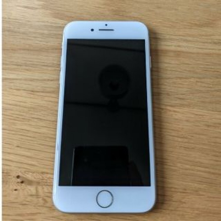 iPhone7 シルバー 128GB SIMフリー