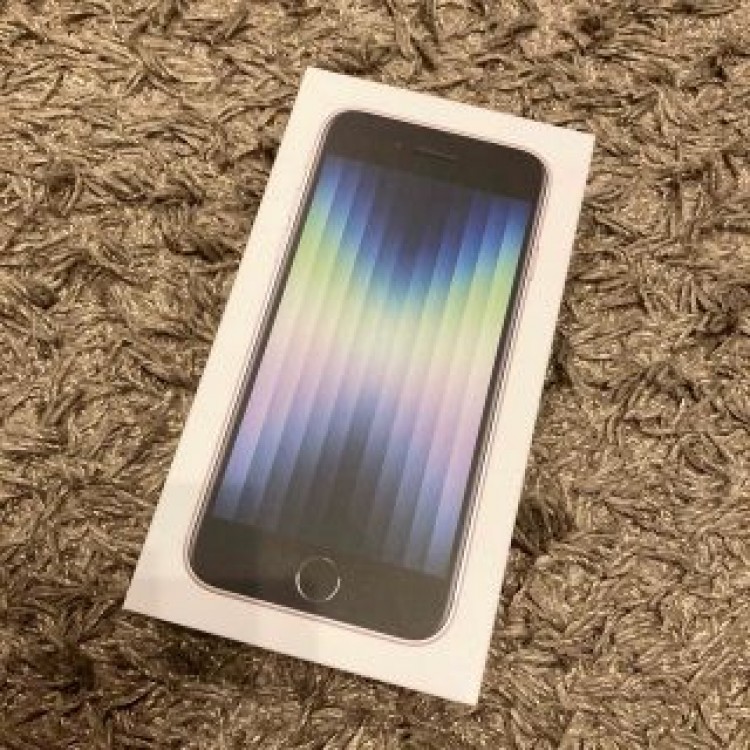 新品未使用 iPhone SE3 (第3世代) スターライト 64 GB