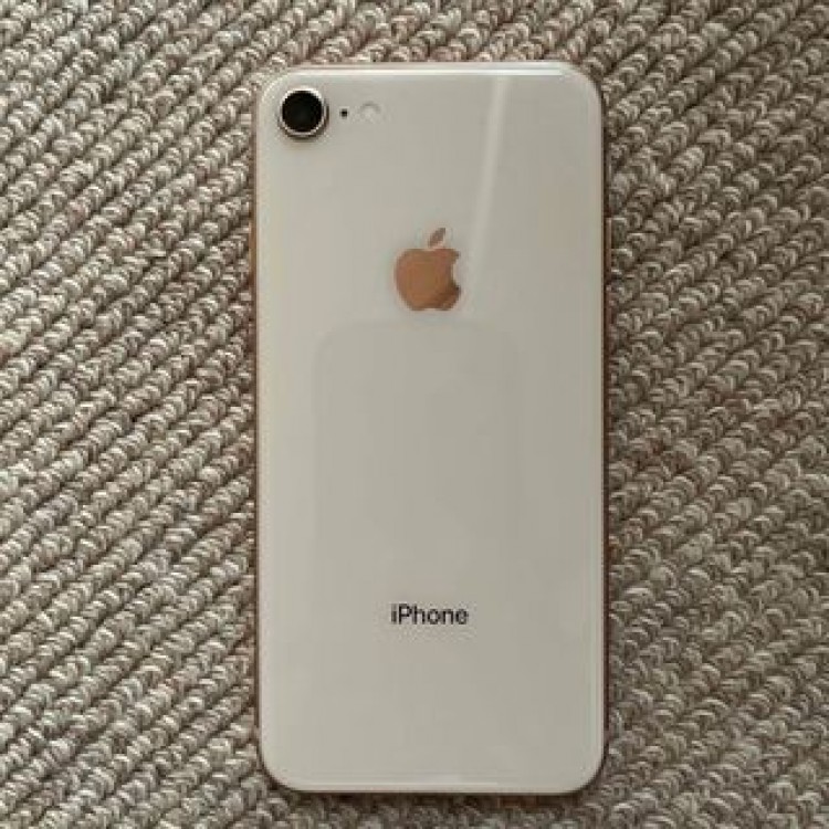 iPhone8 本体　64GB