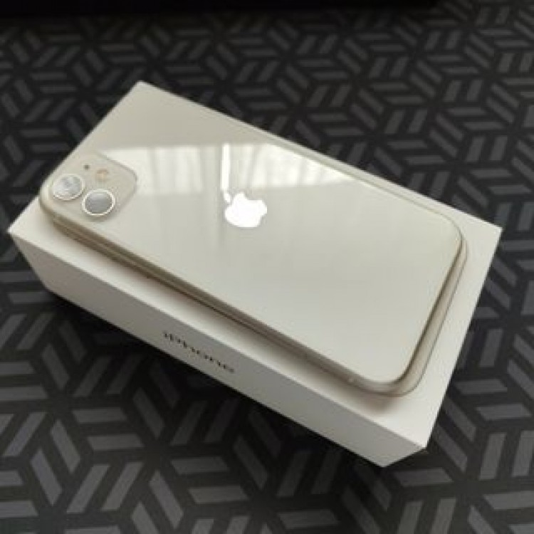 iPhone 11 128gb ホワイト