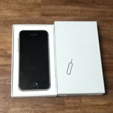 iPhone SE 32GB バッテリー新品＝容量100％ 美品