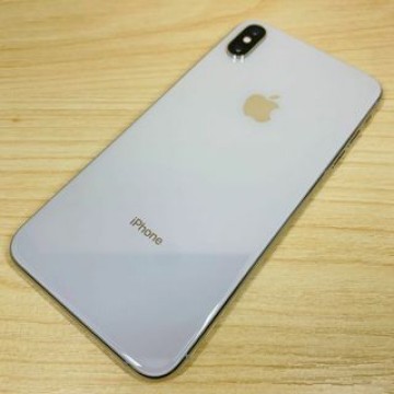 美品 SIMﾌﾘｰ iPhoneXS MAX 256GB P25