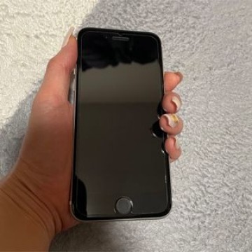 iPhone SE2 SIMフリー　美品