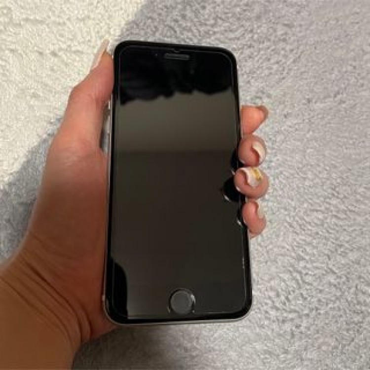 iPhone SE2 SIMフリー　美品