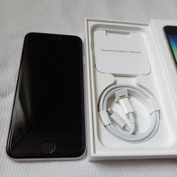 iPhone SE (第3世代) スターライト 64 GB SIMフリー