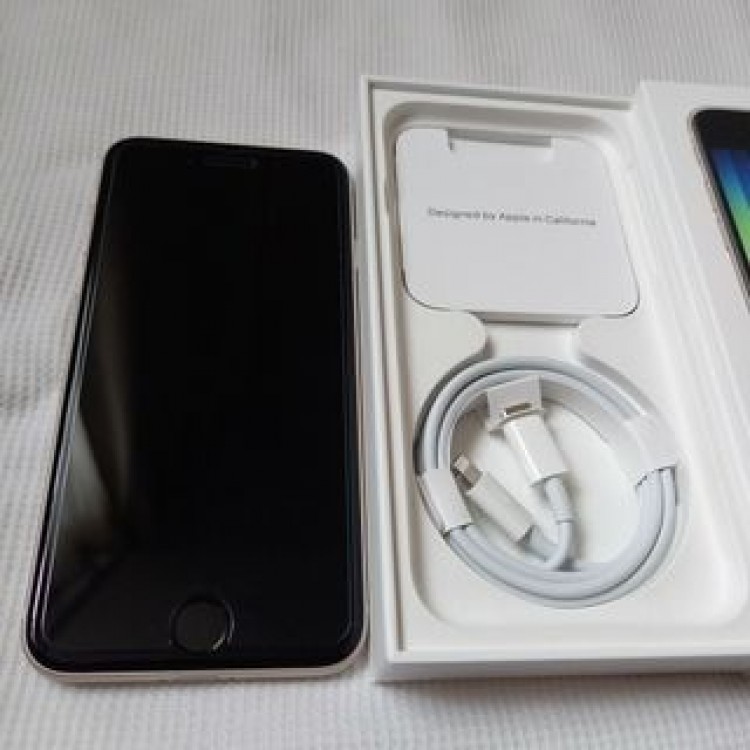 iPhone SE (第3世代) スターライト 64 GB SIMフリー
