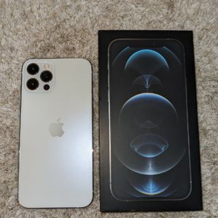 新品未使用　iPhone12pro 256GB シルバー　SIMフリー　即日発送