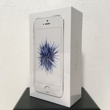 国内版未開封！iPhoneSE 第一世代 128GB SIMフリー