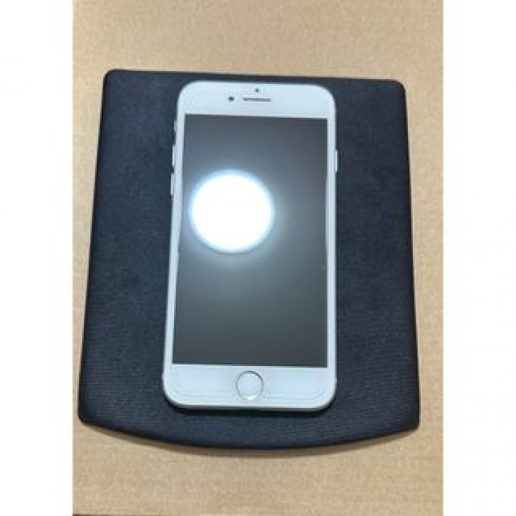美品☆iPhone7 128GB シルバー　Simフリー