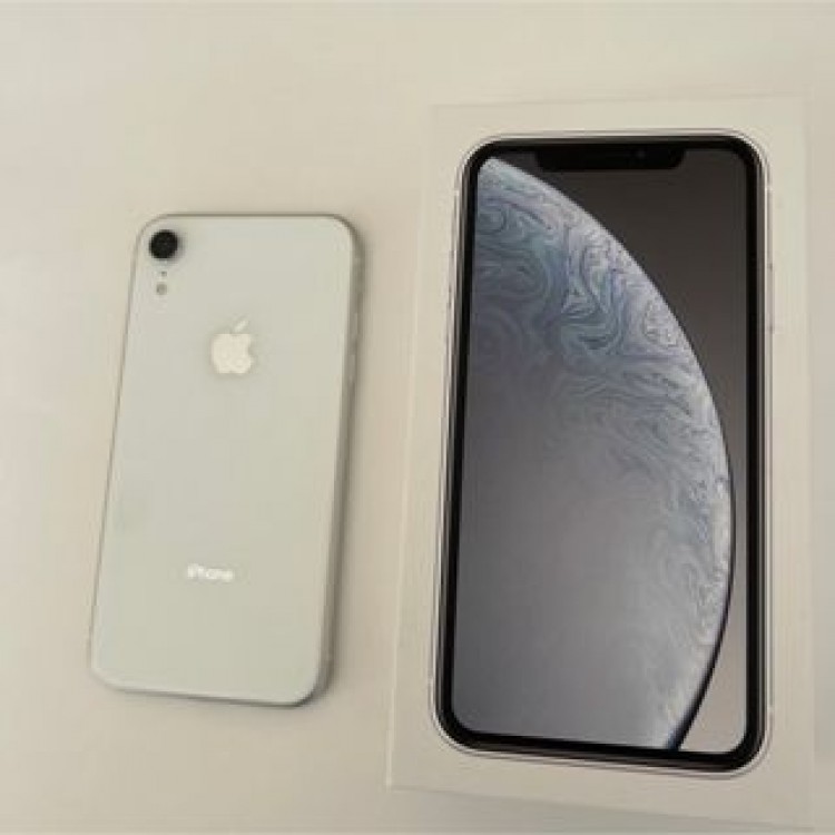 中古　iPhoneXRホワイト　強化ガラスコーティング済み