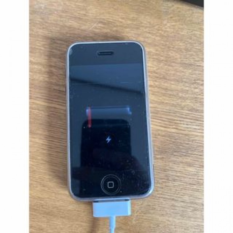 iPhone Silver 8 GB 完全にジャンク品