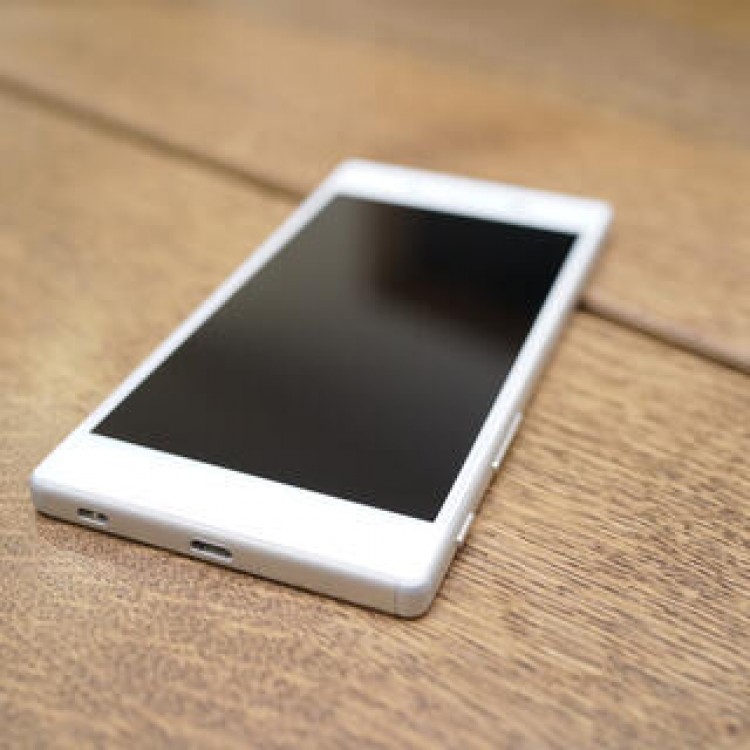 Xperia Z5 White 32 GB au SOV32 SIMロック解除済