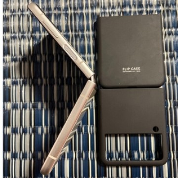 Galaxy Z Flip3 5G SC-54B クリーム simフリー